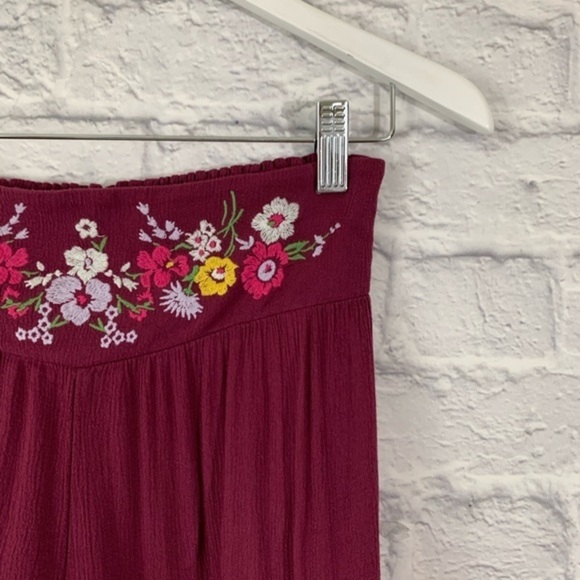 MOSSIMO Flowy Floral Embroidered Ruffle Shorts - Picture 3 of 9